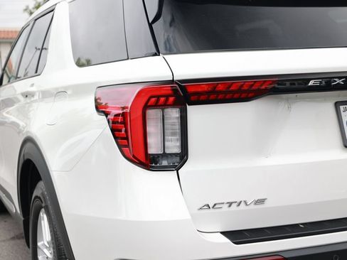 Used 2025 Ford Explorer Active w/ Active Comfort Package RWD image 13