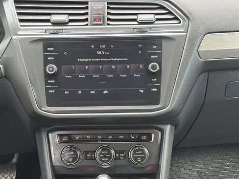 Used 2020 Volkswagen Tiguan SE image 23