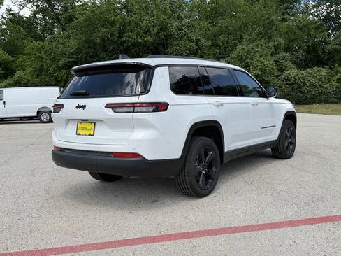 New 2025 Jeep Grand Cherokee L Altitude RWD image 7