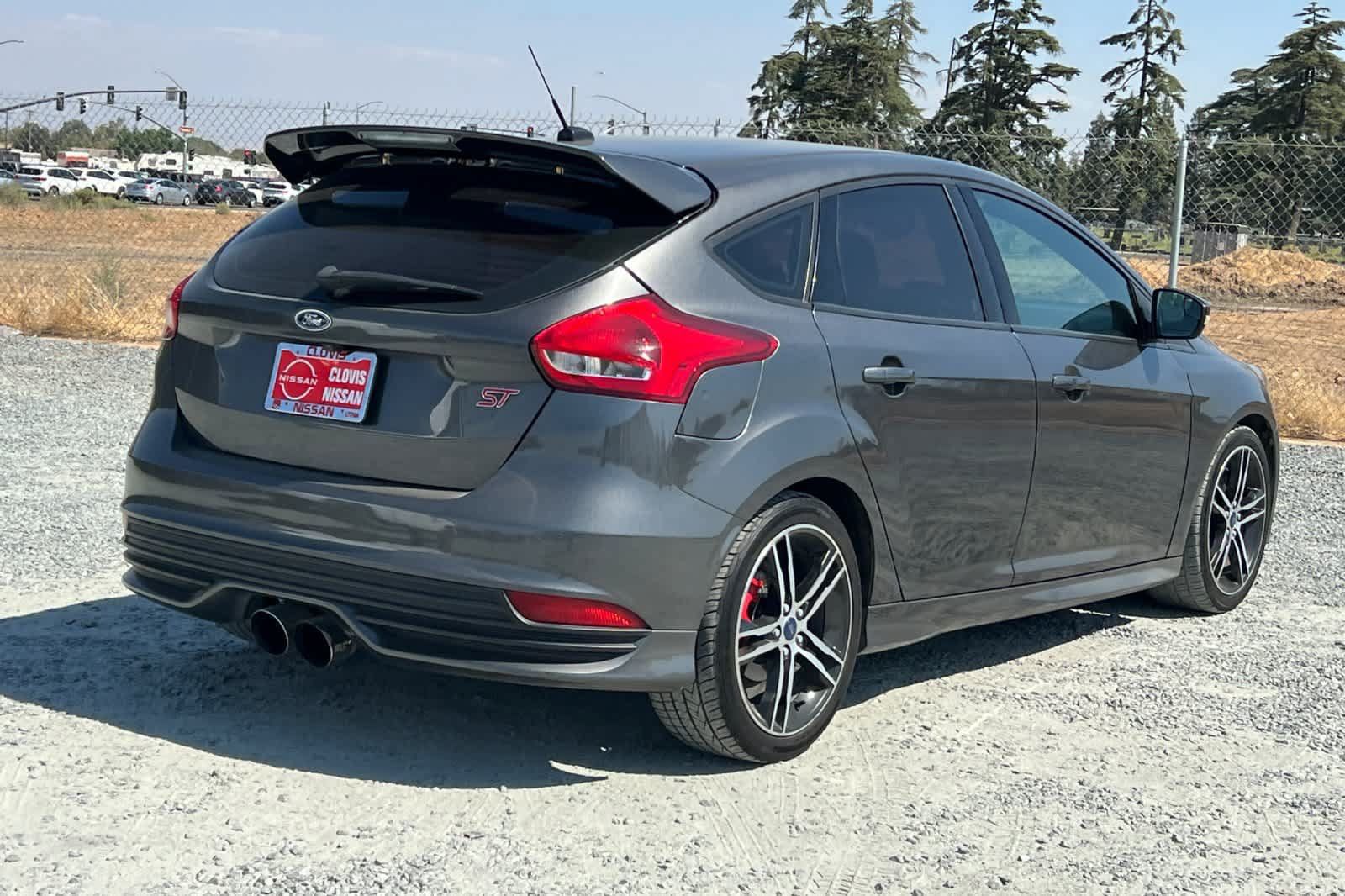 Used 2017 Ford Focus ST FWD image 3