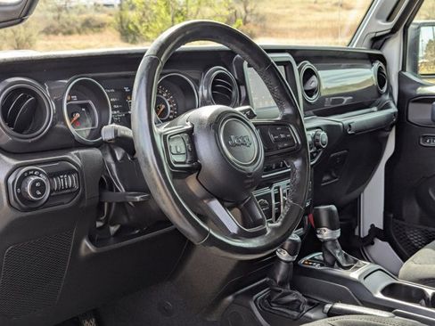 Used 2022 Jeep Gladiator Sport AWD/4WD image 9