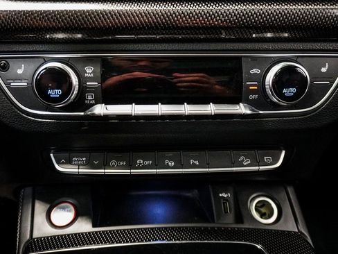 Used 2022 Audi SQ5 Prestige w/ Prestige Package image 43