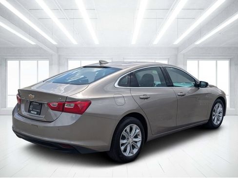 Used 2025 Chevrolet Malibu LT FWD image 3