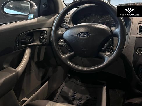 Used 2005 Ford Focus SE FWD image 6