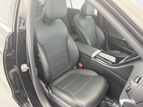 Used 2025 Mercedes-Benz C 300 4MATIC Sedan image 17