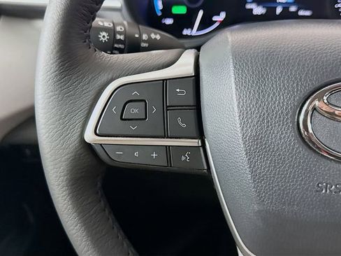 Used 2026 Toyota Sienna XLE FWD image 13