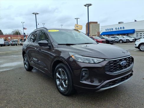 Certified 2023 Ford Escape ST-Line Select w/ Tech Pack #2 image 3