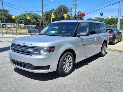 Used 2018 Ford Flex SE image 3
