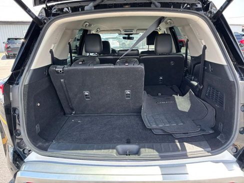 Used 2025 Nissan Pathfinder SL AWD/4WD image 6