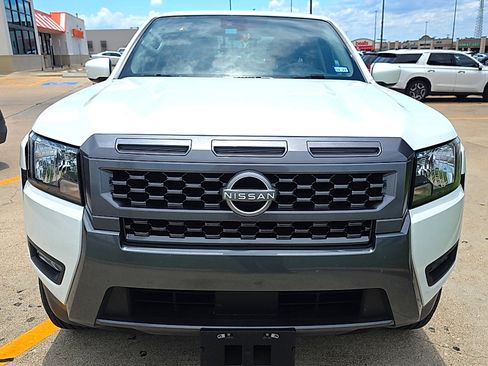 Used 2025 Nissan Frontier SV w/ SV Convenience Package RWD image 2