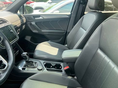 Used 2023 Volkswagen Tiguan SE R-Line AWD/4WD image 9
