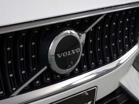 Certified 2025 Volvo V60 B5 Cross Country Plus image 27