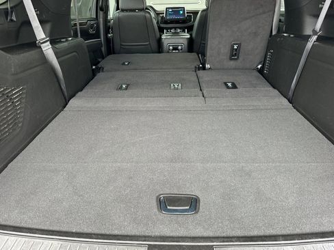 Certified 2024 Chevrolet Suburban Premier RWD image 18
