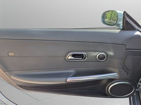 Used 2006 Chrysler Crossfire Limited image 17