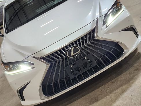 Used 2024 Lexus ES 350 w/ Premium Package image 19