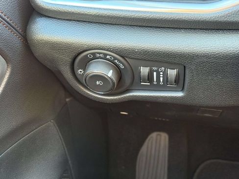 New 2026 Chrysler Pacifica Pinnacle FWD image 32