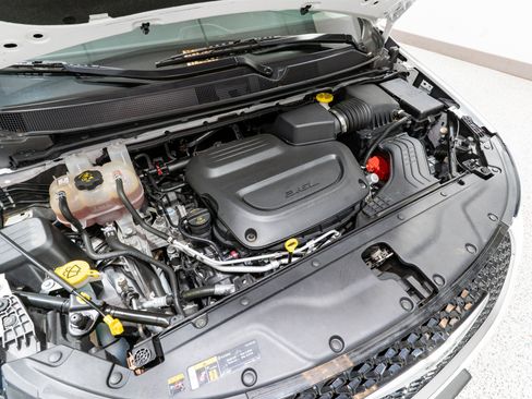 Used 2023 Chrysler Pacifica Touring-L FWD image 34