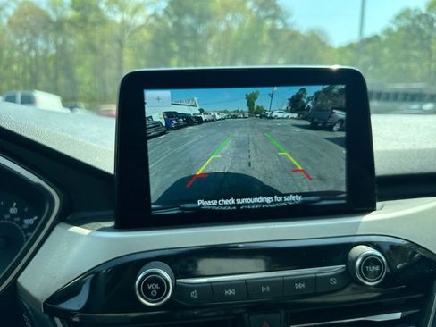 Used 2022 Ford Escape SE image 28