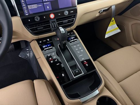 Certified 2026 Porsche Macan AWD/4WD image 29