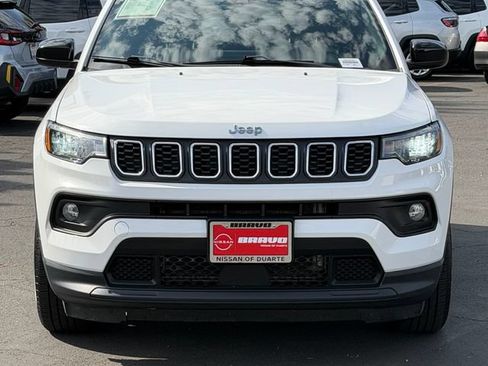 Used 2024 Jeep Compass Latitude AWD/4WD image 2