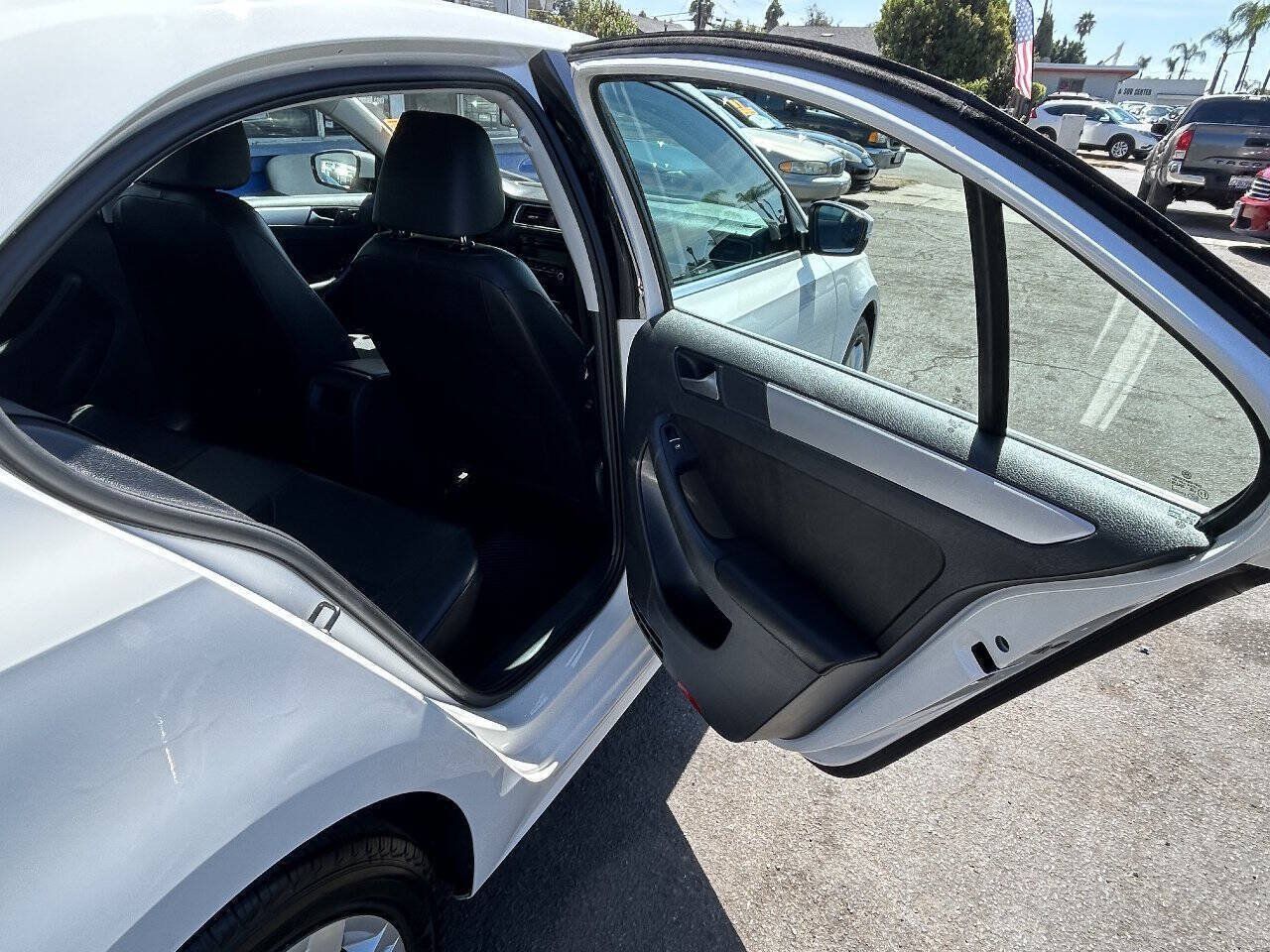 Used 2013 Volkswagen Jetta SE FWD image 19