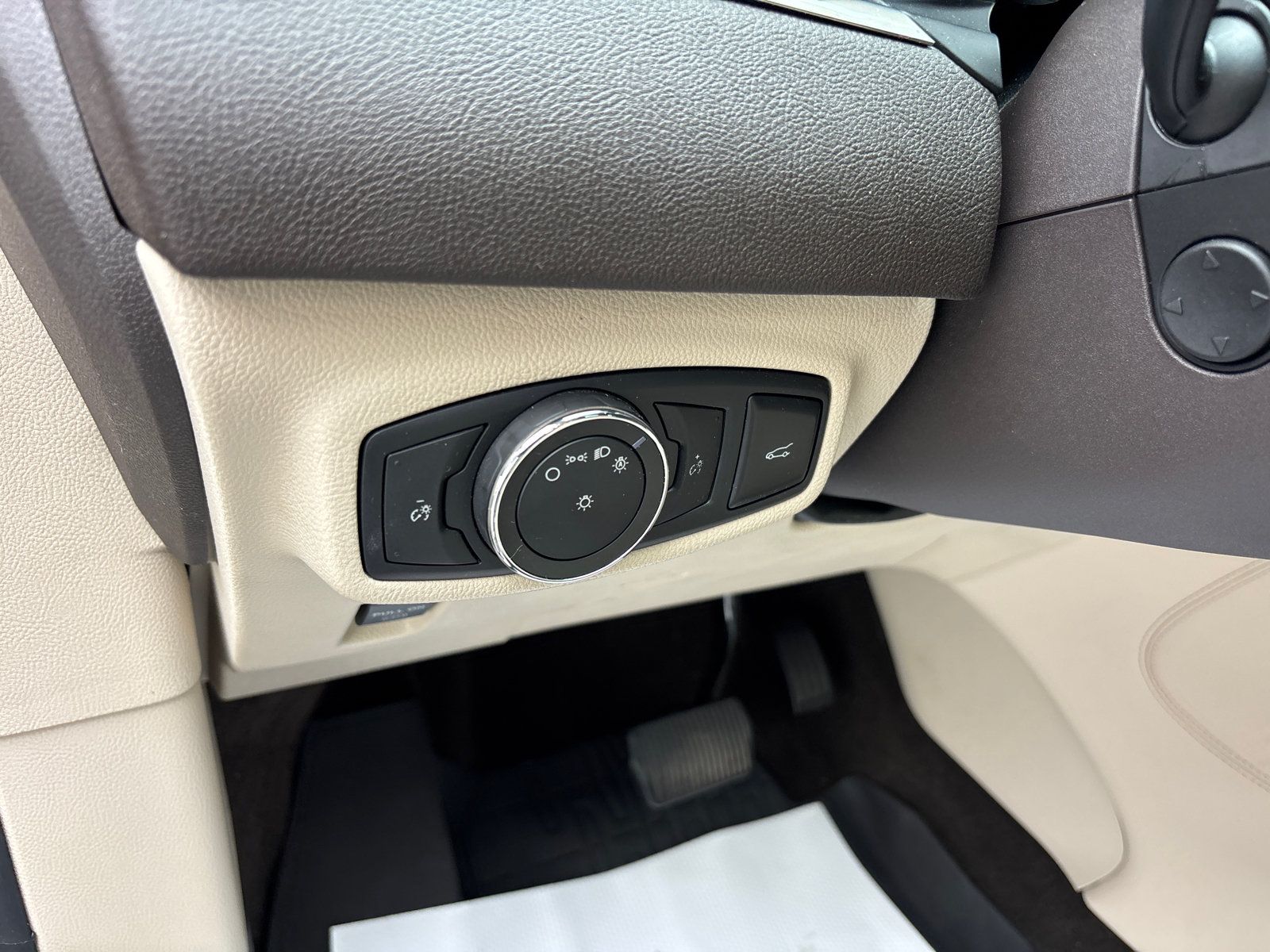 Used 2019 Lincoln MKC Reserve w/ MKC Climate Package FWD image 14