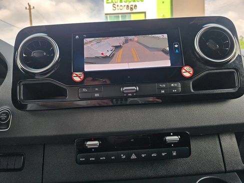 Used 2025 Mercedes-Benz Sprinter 2500 image 9