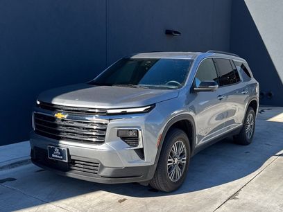 Used 2024 Chevrolet Traverse LT