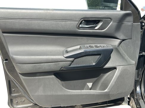 Used 2025 Nissan Pathfinder SV w/ SV Premium Package FWD image 10