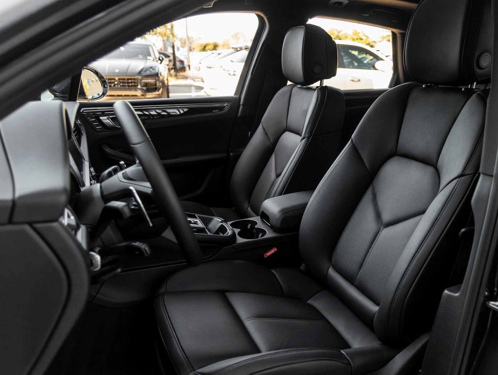 Certified 2026 Porsche Macan AWD/4WD image 5