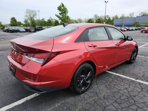 Used 2022 Hyundai Elantra SEL w/ Convenience Package FWD image 17