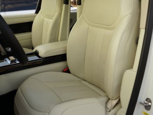 Used 2023 Land Rover Range Rover SE image 3