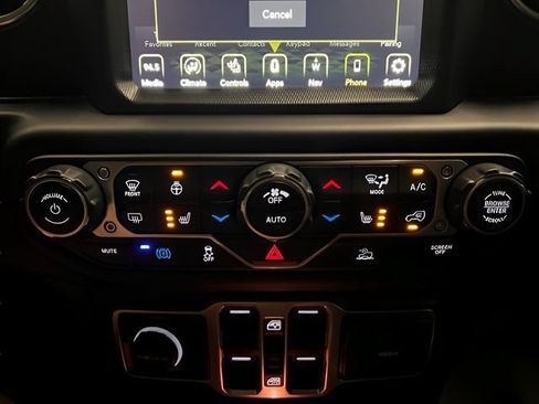 Used 2022 Jeep Wrangler Unlimited Sahara w/ Cold Weather Group AWD/4WD image 22