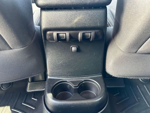 Used 2017 Jeep Wrangler Unlimited Sahara w/ Connectivity Group AWD/4WD image 21