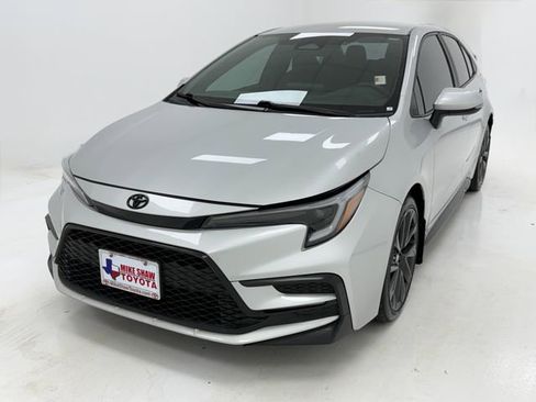 Used 2023 Toyota Corolla SE FWD image 4