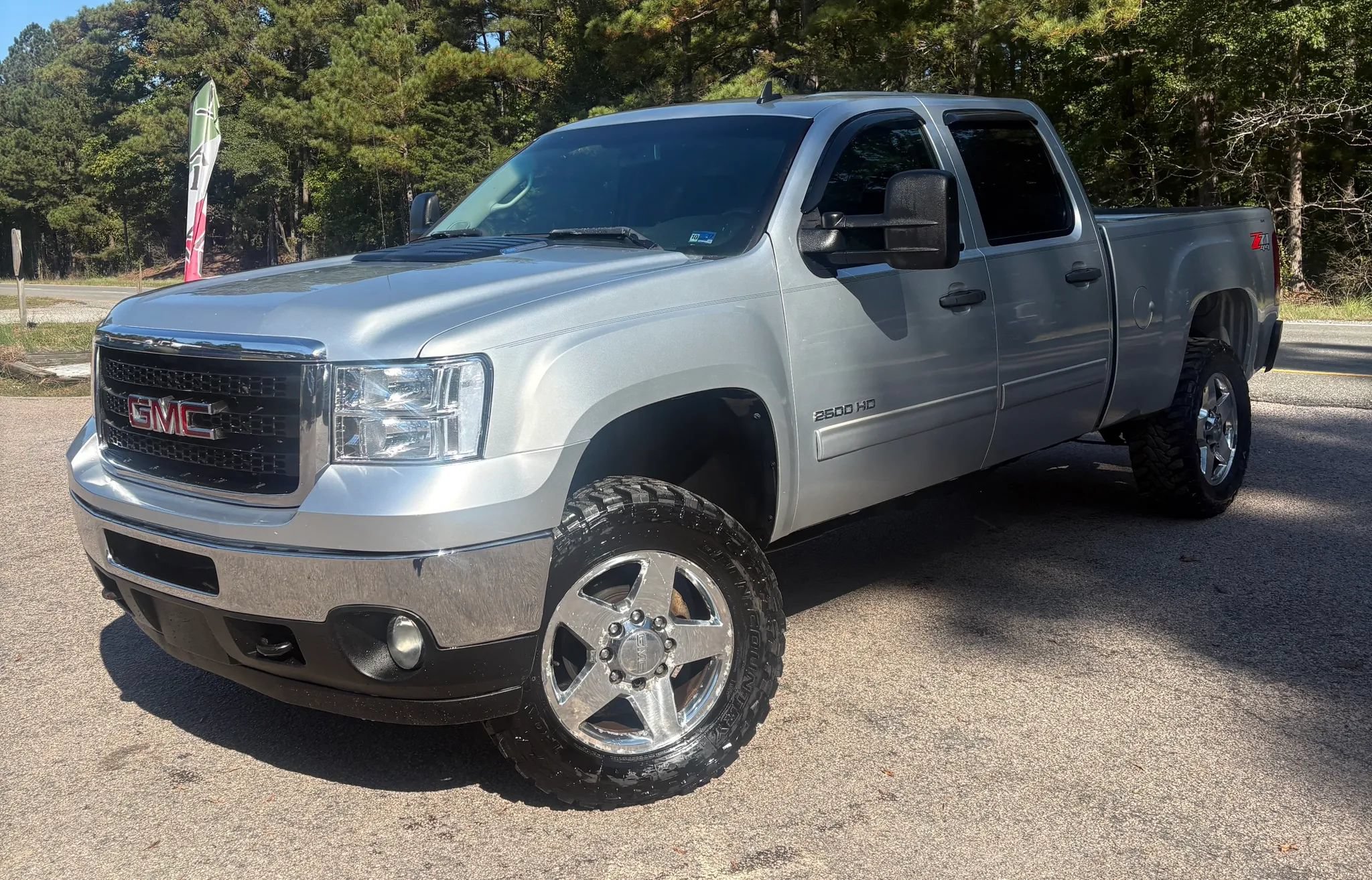 Used 2012 GMC Sierra 2500 SLE w/ SLE Preferred Package AWD/4WD image 2