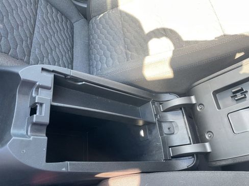 Used 2020 Chevrolet Equinox LT w/ Driver Convenience Package image 21