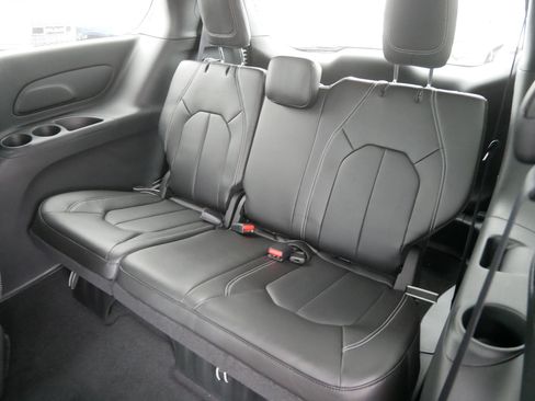 New 2026 Chrysler Voyager LX image 7