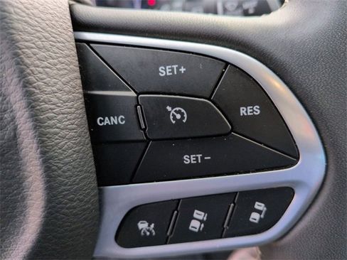 Used 2023 Chrysler Pacifica Touring-L image 20