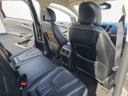 Used 2019 Ford Edge Titanium AWD/4WD image 11