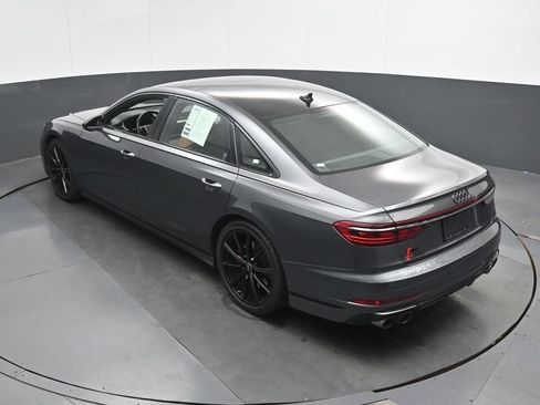 Used 2022 Audi S8 AWD/4WD image 37