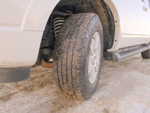 Used 2010 Ford Explorer XLT image 37