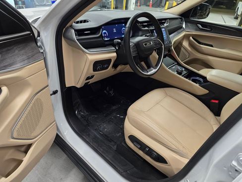 Certified 2022 Jeep Grand Cherokee Limited AWD/4WD image 15