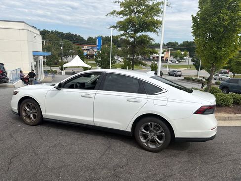 Used 2023 Honda Accord EX image 8