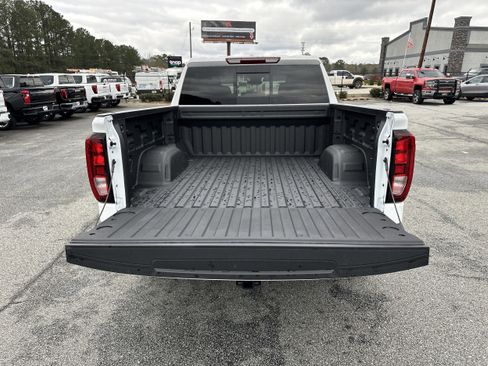 New 2026 GMC Sierra 1500 SLE w/ Preferred Package image 18