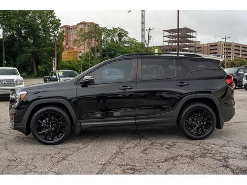 Used 2023 GMC Terrain SLE w/ Driver Convenience Package FWD image 5