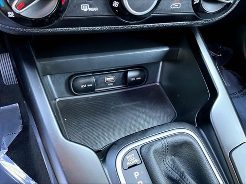 Certified 2025 Kia Soul LX w/ LX Technology Package FWD image 16