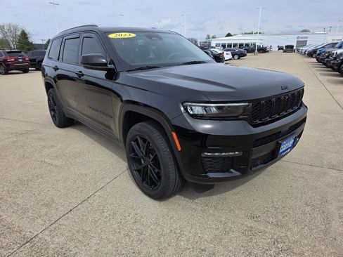 Used 2023 Jeep Grand Cherokee L Limited w/ Luxury Tech Group II image 12