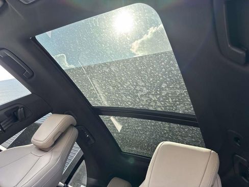 Used 2025 Porsche Macan Electric image 40