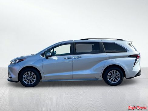 Certified 2024 Toyota Sienna XLE FWD image 4